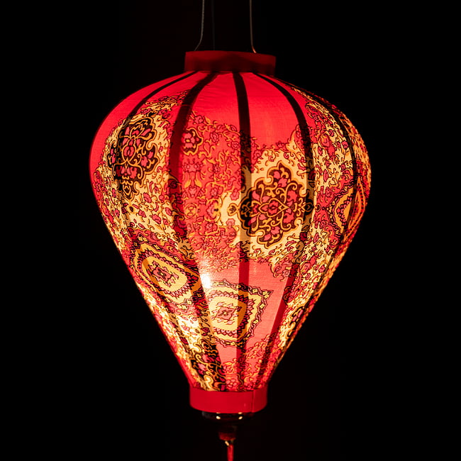 華やかな柄入り　ベトナム伝統のホイアン・ランタン〔提灯〕 - ほおずき型〔アラベスク模様〕 3 - 幻想的な趣がありますね。