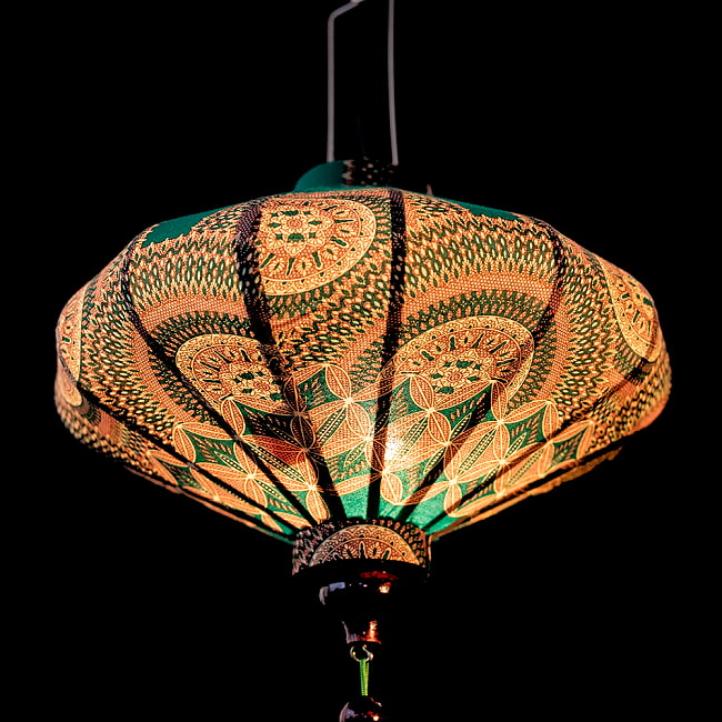華やかな柄入り　ベトナム伝統のホイアン・ランタン〔提灯〕 - 薄ひし形〔マンダラ模様〕 5 - 角度を変えてみてみました。