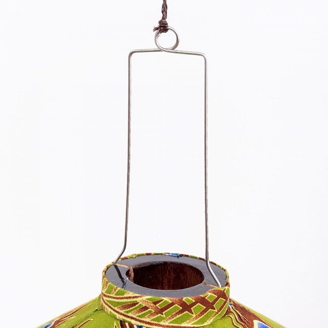 華やかな柄入り　ベトナム伝統のホイアン・ランタン(提灯) - 薄ひし形〔孔雀模様〕 11 - この部分からランプなどを入れられるようになっています