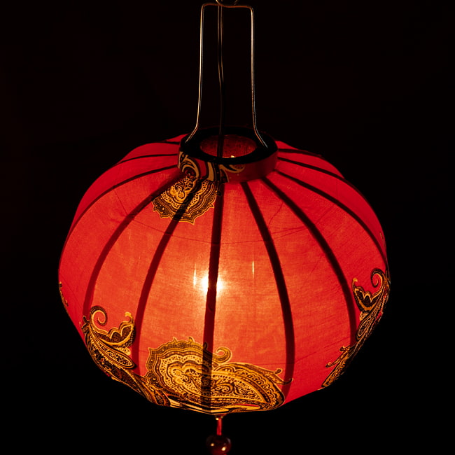 華やかな柄入り　ベトナム伝統のホイアン・ランタン(提灯) - 丸型〔ペイズリー模様〕 6 - 上からの写真です