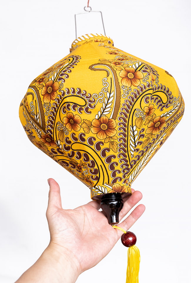 華やかな柄入り　ベトナム伝統のホイアン・ランタン〔提灯〕 - ダイヤ型〔アラベスク模様〕 11 - とても良い雰囲気ですね