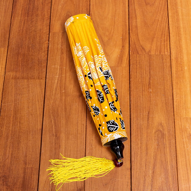 華やかな柄入り ベトナム伝統のホイアン・ランタン〔提灯〕 - ダイヤ型〔更紗模様〕 12 - 折りたためるので、コンパクトにしまっておけます。