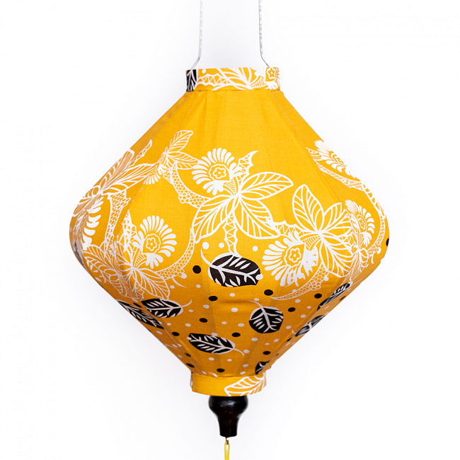 華やかな柄入り ベトナム伝統のホイアン・ランタン〔提灯〕 - ダイヤ型〔更紗模様〕 8 - 柄入りなので雰囲気があります