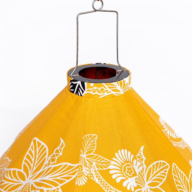 華やかな柄入り ベトナム伝統のホイアン・ランタン〔提灯〕 - ダイヤ型〔更紗模様〕 9 - 上部の写真です