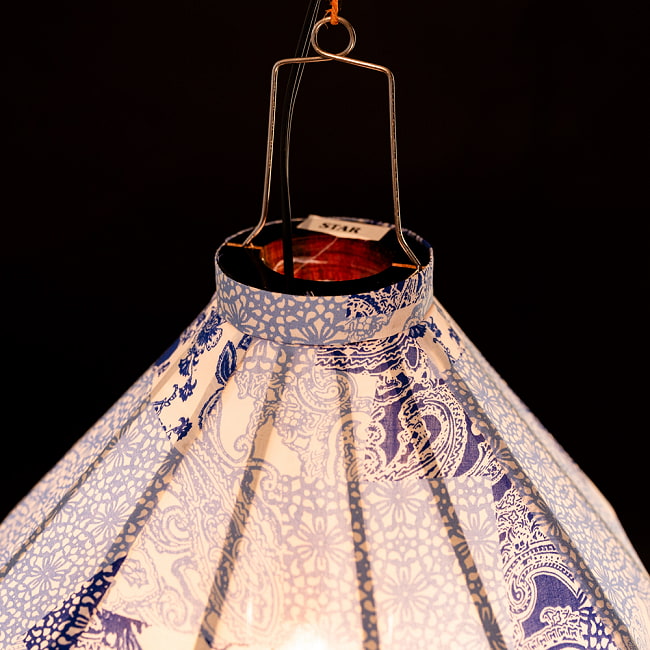 華やかな柄入り　ベトナム伝統のホイアン・ランタン(提灯) - ダイヤ型〔伝統模様〕 6 - 上からの写真です