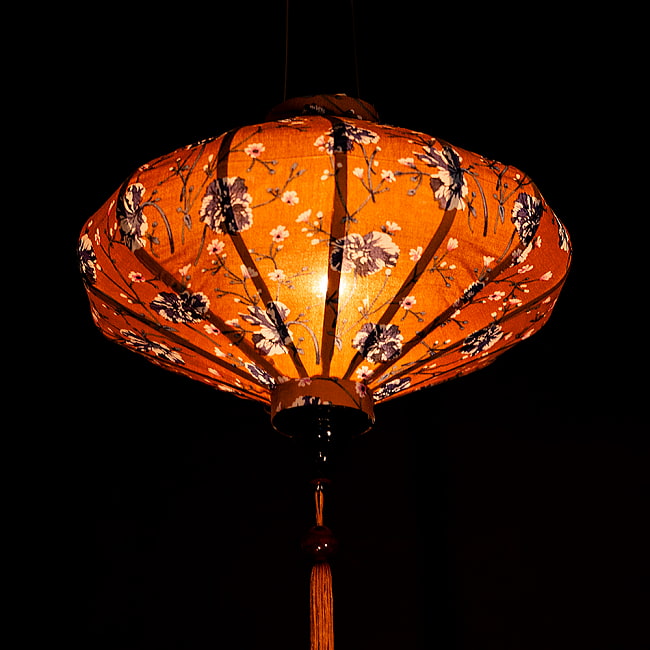 華やかな柄入り　ベトナム伝統のホイアン・ランタン(提灯) - 薄ひし形〔更紗模様〕 5 - 角度を変えてみてみました。