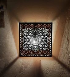 モロカンスタイルの壁掛け透し彫りランプ　スクエアタイプ - ブラック【限定入荷・再入荷なし】