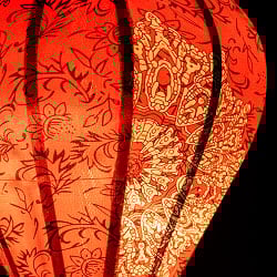 華やかな柄入り　ベトナム伝統のホイアン・ランタン〔提灯〕 - ほおずき型〔更紗マンダラ模様〕 - サブ4