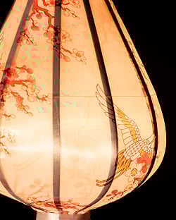 華やかな柄入り　ベトナム伝統のホイアン・ランタン〔提灯〕 - ティアドロップ〔鶴と梅の花模様〕 - サブ4