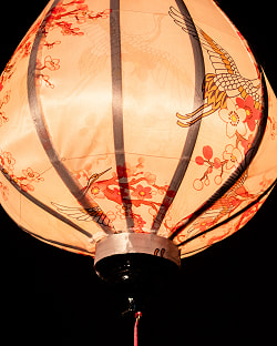 華やかな柄入り　ベトナム伝統のホイアン・ランタン〔提灯〕 - ティアドロップ〔鶴と梅の花模様〕 - サブ5