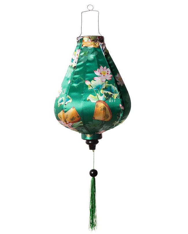 華やかな柄入り ベトナム伝統のホイアン・ランタン〔提灯〕 - ほおずき型〔ロータス模様緑〕 7 - 明るい場所での写真です