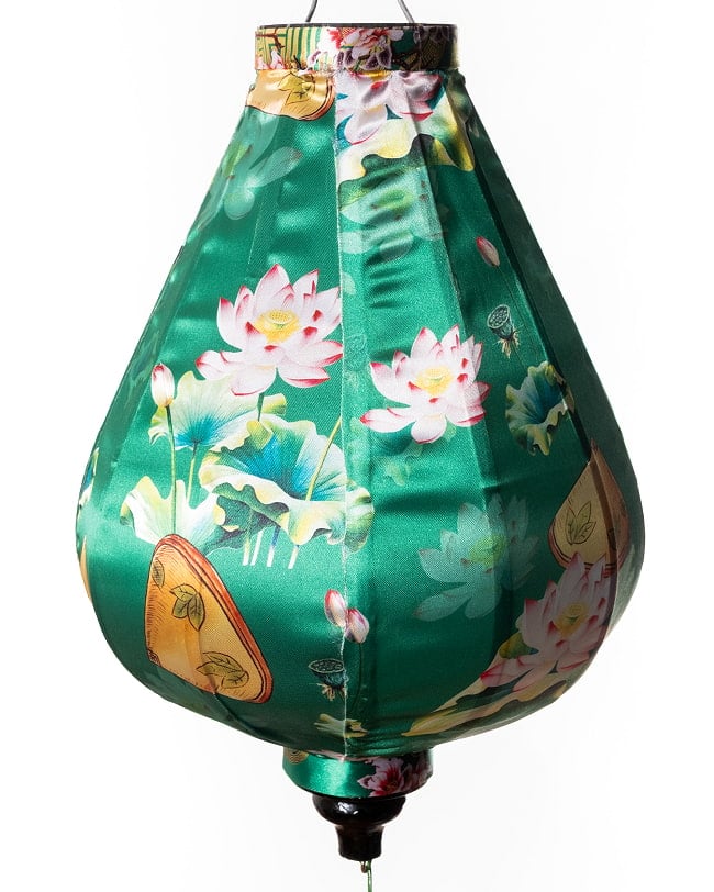 華やかな柄入り ベトナム伝統のホイアン・ランタン〔提灯〕 - ほおずき型〔ロータス模様緑〕 8 - 柄入りなので雰囲気があります
