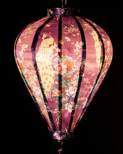 華やかな柄入り　ベトナム伝統のホイアン・ランタン〔提灯〕 - ティアドロップ〔孔雀と牡丹吉祥模様紫〕 - サブ3