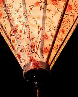 華やかな柄入り　ベトナム伝統のホイアン・ランタン〔提灯〕 - ティアドロップ〔梅の花模様白〕 - サブ5