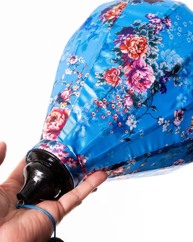 華やかな柄入り ベトナム伝統のホイアン・ランタン〔提灯〕 - ティアドロップ〔牡丹模様青〕 11 - とても良い雰囲気ですね