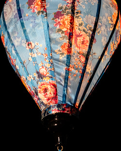 華やかな柄入り　ベトナム伝統のホイアン・ランタン〔提灯〕 - ティアドロップ〔牡丹模様青〕 - サブ5