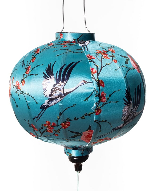 華やかな柄入り ベトナム伝統のホイアン・ランタン(提灯) - 丸型〔鶴と牡丹吉祥模様緑〕 8 - 柄入りなので雰囲気があります