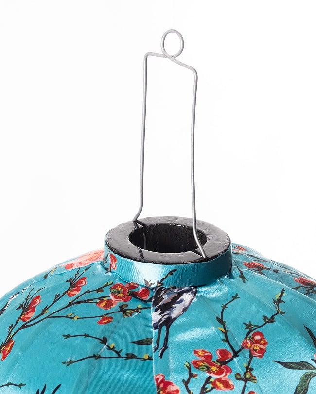 華やかな柄入り ベトナム伝統のホイアン・ランタン(提灯) - 丸型〔鶴と牡丹吉祥模様緑〕 9 - 上部の写真です