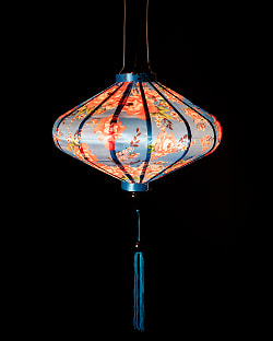 華やかな柄入り　ベトナム伝統のホイアン・ランタン(提灯) - 薄ひし形〔牡丹模様青〕 - サブ2