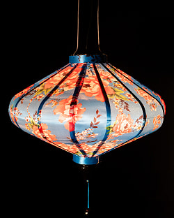 華やかな柄入り　ベトナム伝統のホイアン・ランタン(提灯) - 薄ひし形〔牡丹模様青〕 - サブ3