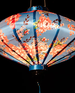 華やかな柄入り　ベトナム伝統のホイアン・ランタン(提灯) - 薄ひし形〔牡丹模様青〕 - サブ5