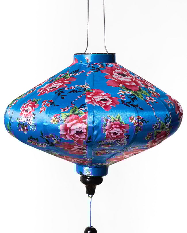 華やかな柄入り ベトナム伝統のホイアン・ランタン(提灯) - 薄ひし形〔牡丹模様青〕 8 - 柄入りなので雰囲気があります