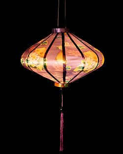 華やかな柄入り　ベトナム伝統のホイアン・ランタン(提灯) - 薄ひし形〔睡蓮とノンラー模様紫〕 - サブ2