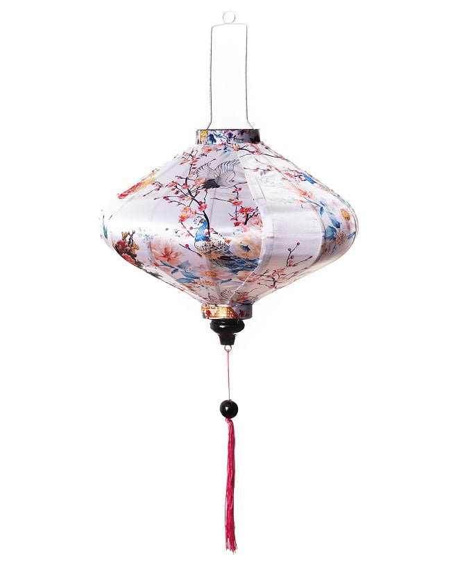 華やかな柄入り ベトナム伝統のホイアン・ランタン(提灯) - 薄ひし形〔鶴と孔雀花模様白〕 7 - 明るい場所での写真です