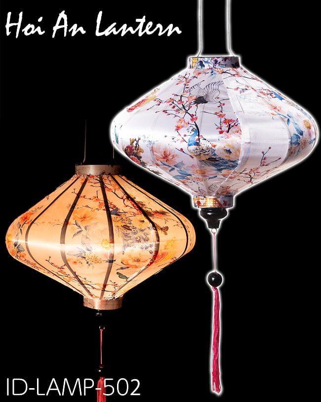 華やかな柄入り ベトナム伝統のホイアン・ランタン(提灯) - 薄ひし形〔鶴と孔雀花模様白〕の写真