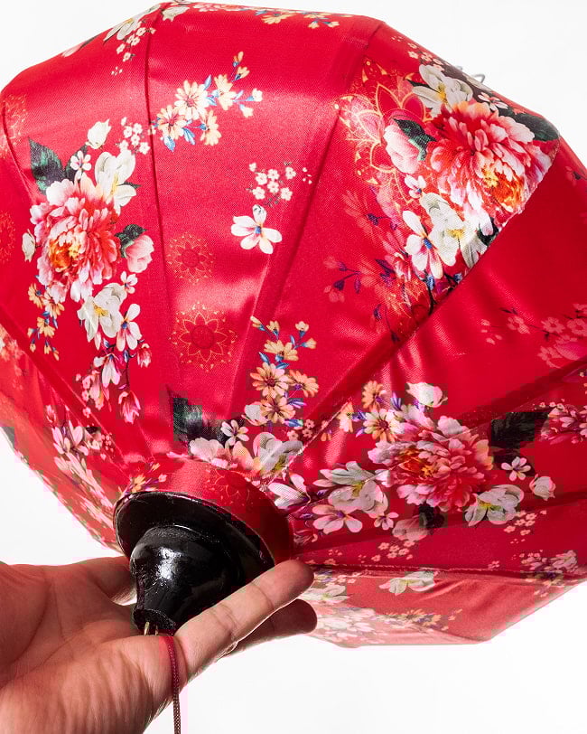 華やかな柄入り ベトナム伝統のホイアン・ランタン(提灯) - 薄ひし形〔牡丹と小花模様赤〕 11 - とても良い雰囲気ですね