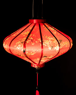 華やかな柄入り　ベトナム伝統のホイアン・ランタン(提灯) - 薄ひし形〔牡丹と小花模様赤〕 - サブ3