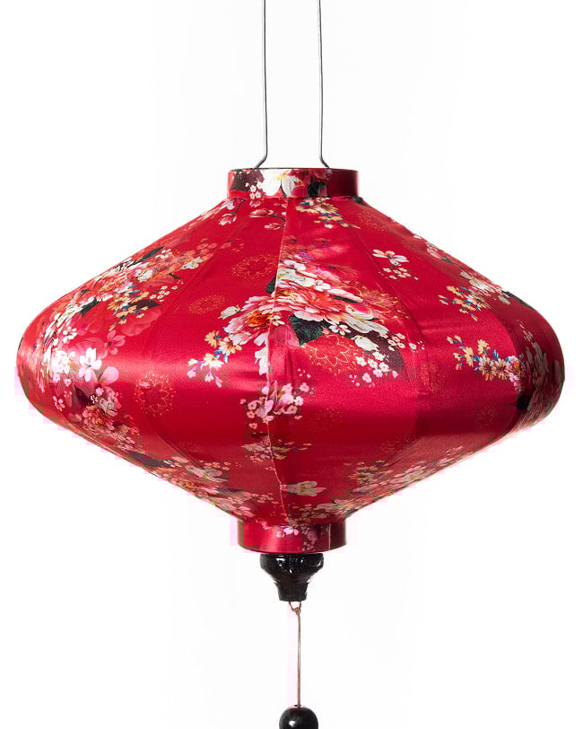 華やかな柄入り ベトナム伝統のホイアン・ランタン(提灯) - 薄ひし形〔牡丹と小花模様赤〕 8 - 柄入りなので雰囲気があります