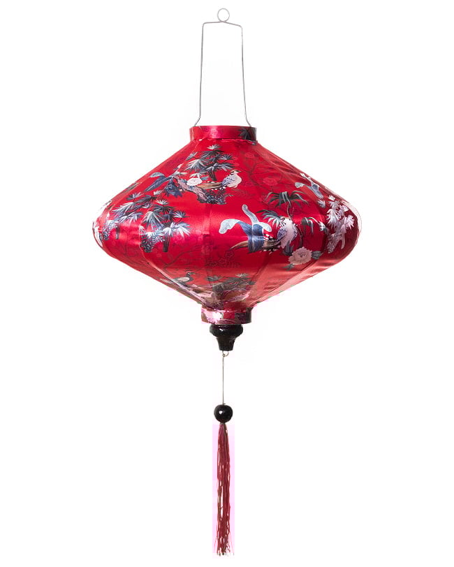 華やかな柄入り ベトナム伝統のホイアン・ランタン(提灯) - 薄ひし形〔花鳥模様赤〕 7 - 明るい場所での写真です
