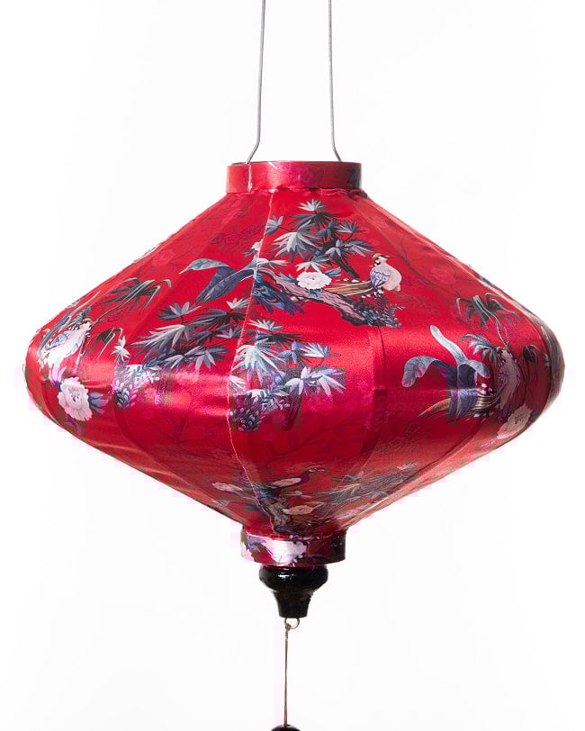 華やかな柄入り ベトナム伝統のホイアン・ランタン(提灯) - 薄ひし形〔花鳥模様赤〕 8 - 柄入りなので雰囲気があります