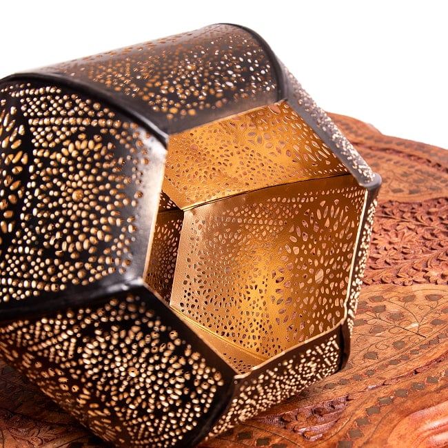 かぼちゃ形モロカンスタイルのペンダントランプ 高さ32cm 9 - 内側は金色になっており、電球の明かりをよく反射します。