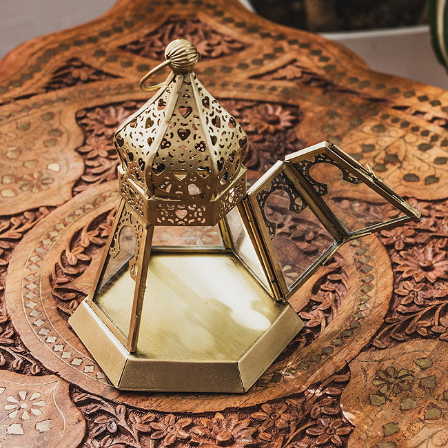 【5個セット】モロッコスタイル キャンドルランタン 吊り下げ/スタンド兼用【ロウソク風LEDキャンドル付き】 高さ:17cm 幅:10.5cm程度 7 - このようにしてキャンドルをいれることができます。