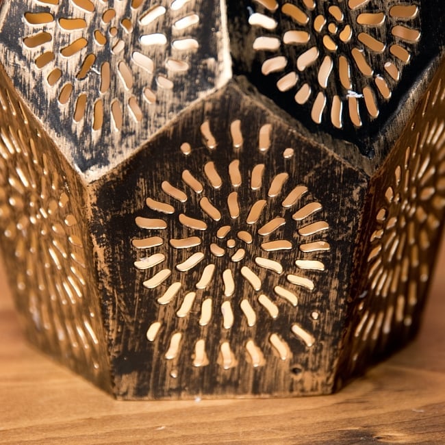 【6個セット】幾何学模様の透かし彫りが美しいマンダラランプ[六角形 高さ:10cm] 7 - 縁の様子です。上からも優しく灯りが広がります。