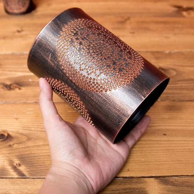 【6個セット】幾何学模様の透かし彫りが美しいマンダラランプ[円筒形・マンダラ  高さ:14.5cm] 10 - サイズのご参考にどうぞ。