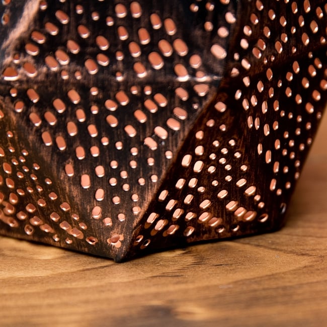 【6個セット】幾何学模様の透かし彫りが美しいマンダラランプ[六角形  高さ:8cm] 7 - 縁の様子です。上からも優しく灯りが広がります。