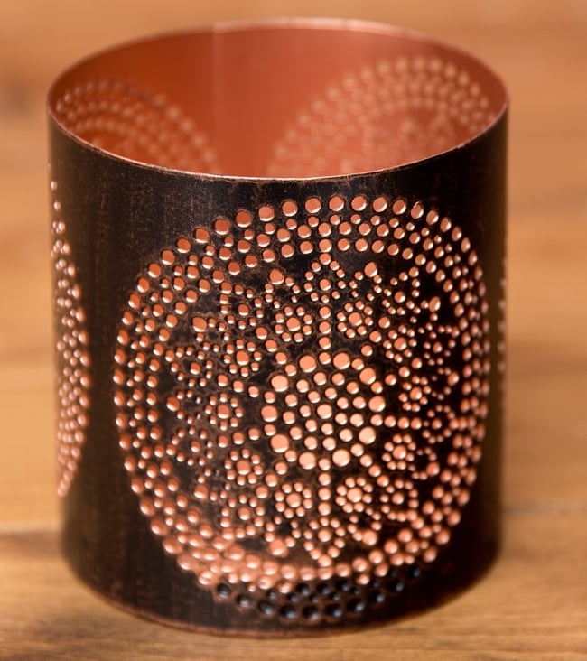 【6個セット】幾何学模様の透かし彫りが美しいマンダラランプ[円筒形・マンダラ  高さ:8.5cm] 6 - 拡大してみました。非常に精巧な切り口でバリ等も殆どありません。