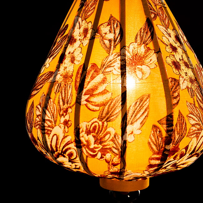 【3個セット】華やかな柄入り ベトナム伝統のホイアン・ランタン〔提灯〕 - ティアドロップ〔レトロ更紗模様〕 5 - 拡大したところです