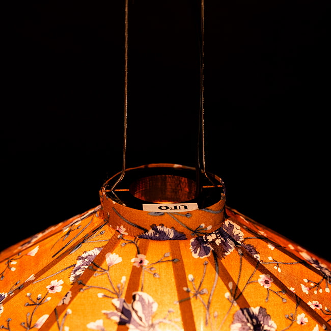 【3個セット】華やかな柄入り　ベトナム伝統のホイアン・ランタン(提灯) - 薄ひし形〔更紗模様〕 7 - 上からの写真です
