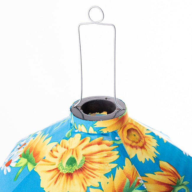 【3個セット】華やかな柄入り　ベトナム伝統のホイアン・ランタン(提灯) - 薄ひし形〔ひまわり模様〕 10 - 上部の写真です