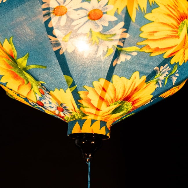 【3個セット】華やかな柄入り　ベトナム伝統のホイアン・ランタン(提灯) - 薄ひし形〔ひまわり模様〕 6 - 角度を変えてみてみました。