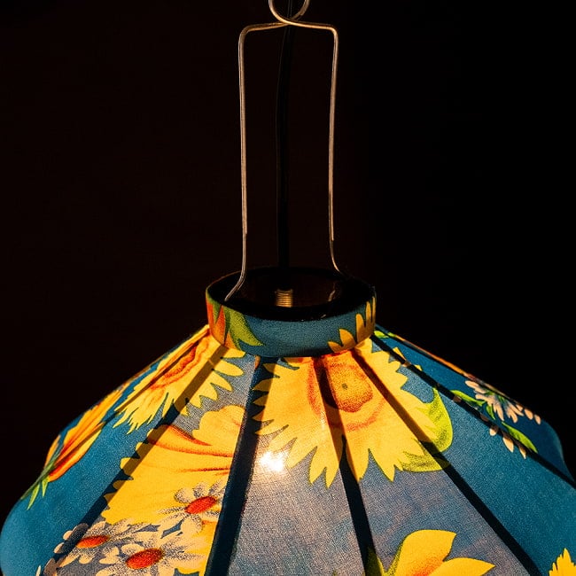 【3個セット】華やかな柄入り　ベトナム伝統のホイアン・ランタン(提灯) - 薄ひし形〔ひまわり模様〕 7 - 上からの写真です