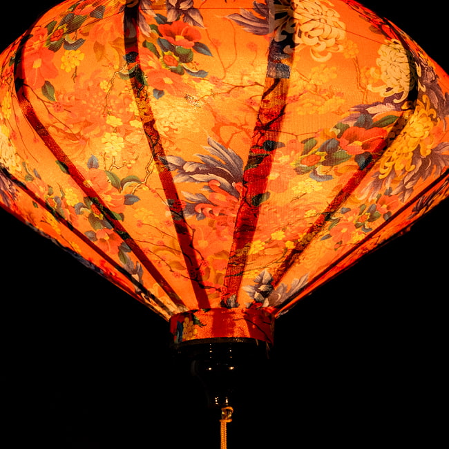 【3個セット】華やかな柄入り ベトナム伝統のホイアン・ランタン(提灯) - ダイヤ型〔菊椿模様〕 6 - 角度を変えてみてみました。