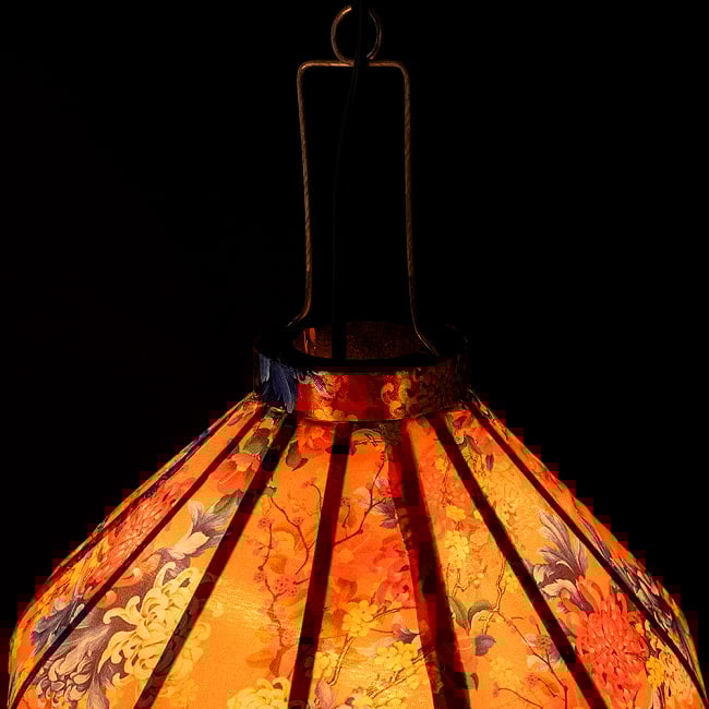 【3個セット】華やかな柄入り ベトナム伝統のホイアン・ランタン(提灯) - ダイヤ型〔菊椿模様〕 7 - 上からの写真です