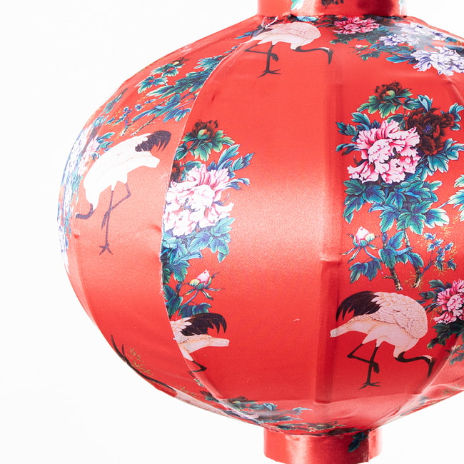 【3個セット】華やかな柄入り　ベトナム伝統のホイアン・ランタン(提灯) - 丸型〔鶴と牡丹模様〕 11 - 生地の拡大写真です