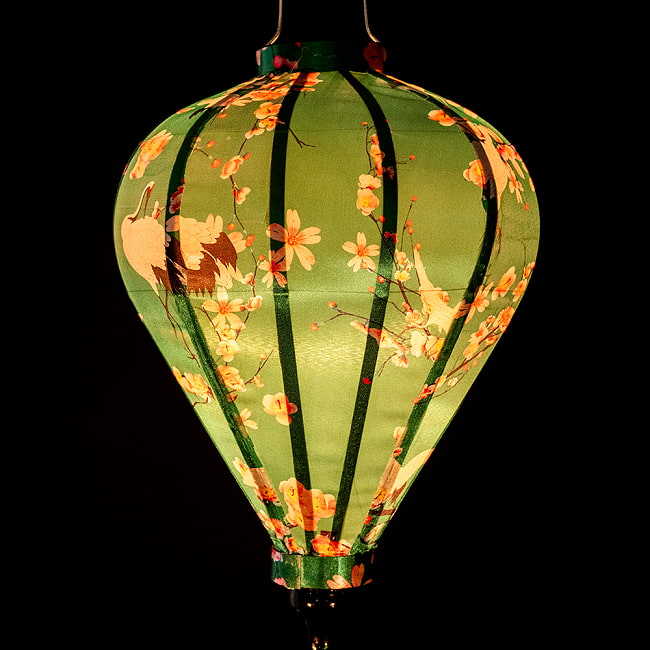 【3個セット】華やかな柄入り　ベトナム伝統のホイアン・ランタン〔提灯〕 - ほおずき型〔梅鶴模様〕 4 - 幻想的な趣がありますね。