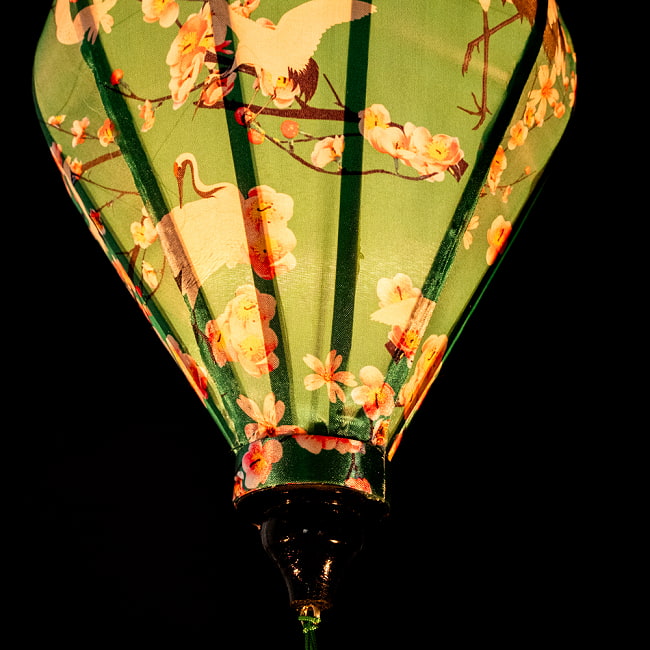 【3個セット】華やかな柄入り　ベトナム伝統のホイアン・ランタン〔提灯〕 - ほおずき型〔梅鶴模様〕 6 - 角度を変えてみてみました。